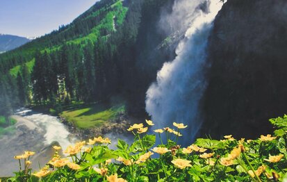 Blick auf einen traumhaften Wasserfall